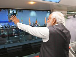 PM opens infra projects Mumbai