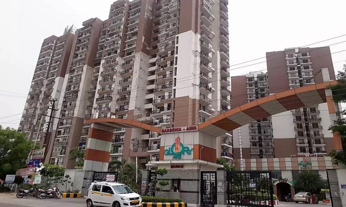 Noida seals flats