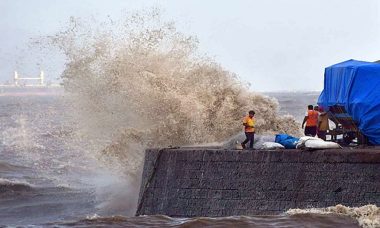 Cyclone Biparjoy nears, landfall likely between 4-8 pm tomorrow