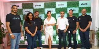 Pluckk Kareena Kapoor