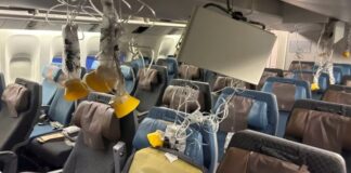 Singapore Airlines flight hits turbulence