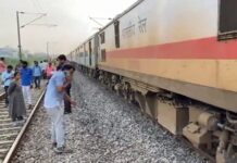 Sabarmati Express derails