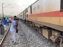 Sabarmati Express derails