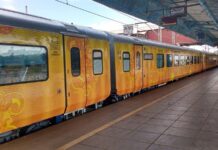 Loot bid on Tejas Express