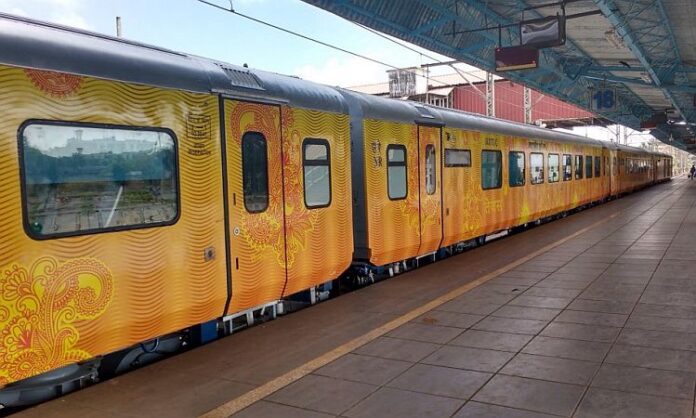 Loot bid on Tejas Express