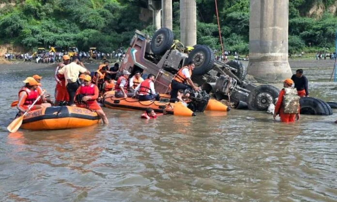 Vadodara bridge collapse