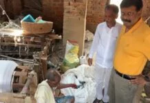 Bihar’s top officer dives into handloom, artisans & export scope Bihar handloom weaver challenges